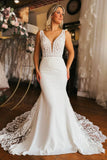 Charming Mermaid V Neck Long Sleeve Wedding Dress with Appliques-Daisybridals